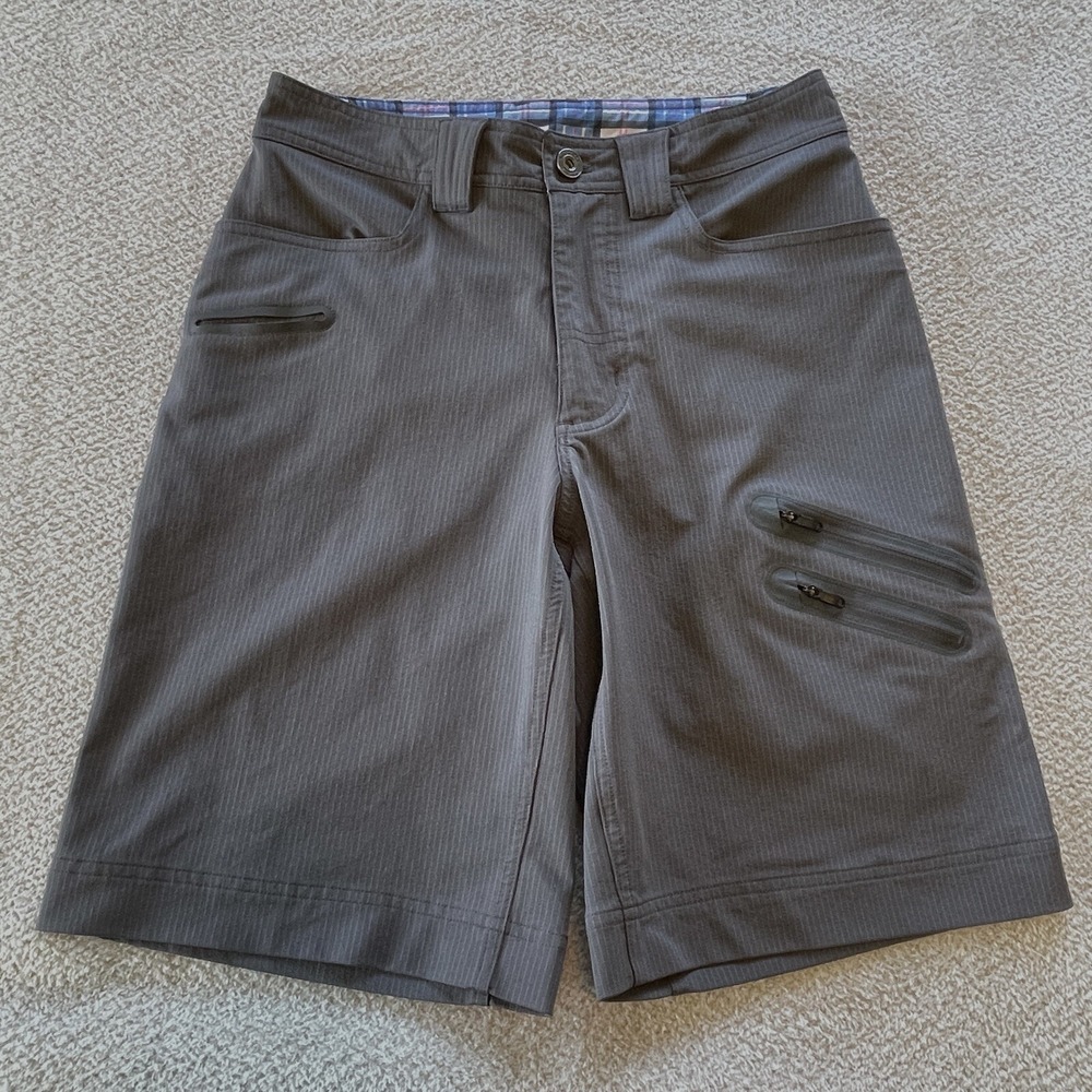 Lululemon‎ Cadence Commute Shorts Mens 30 10" Inseam Gray Pinstripe Cargo Casual
